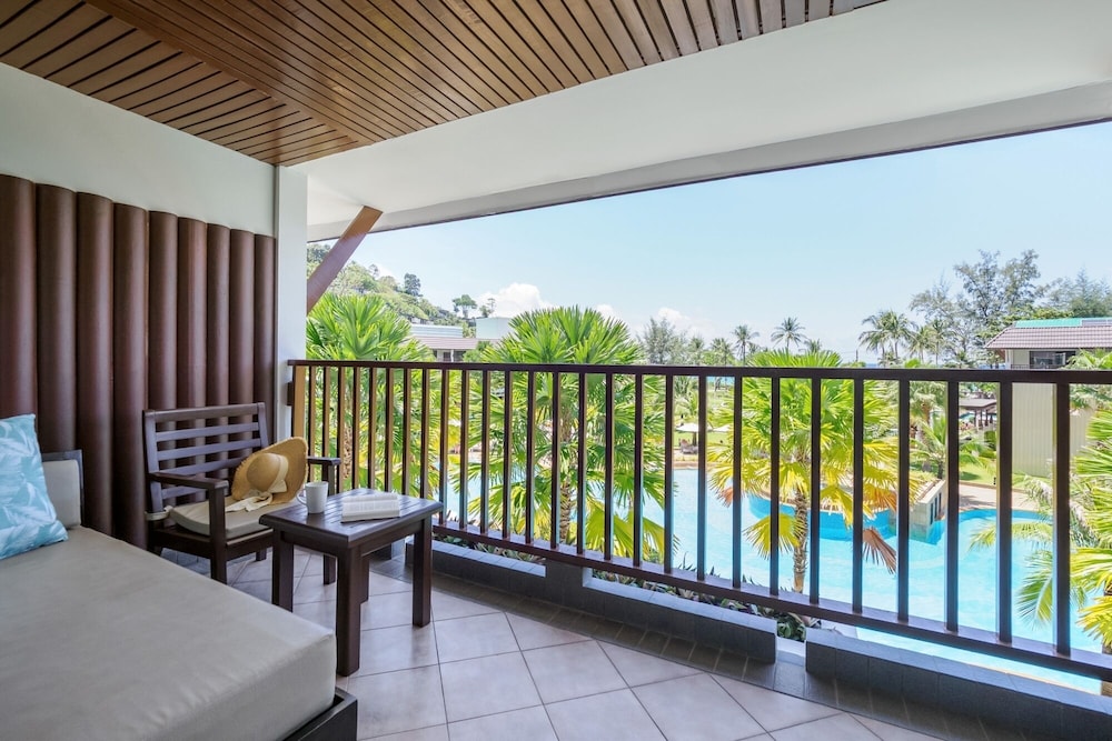 Deluxe Pool View (Bhuri Wing) del hotel Katathani Phuket Beach Resort