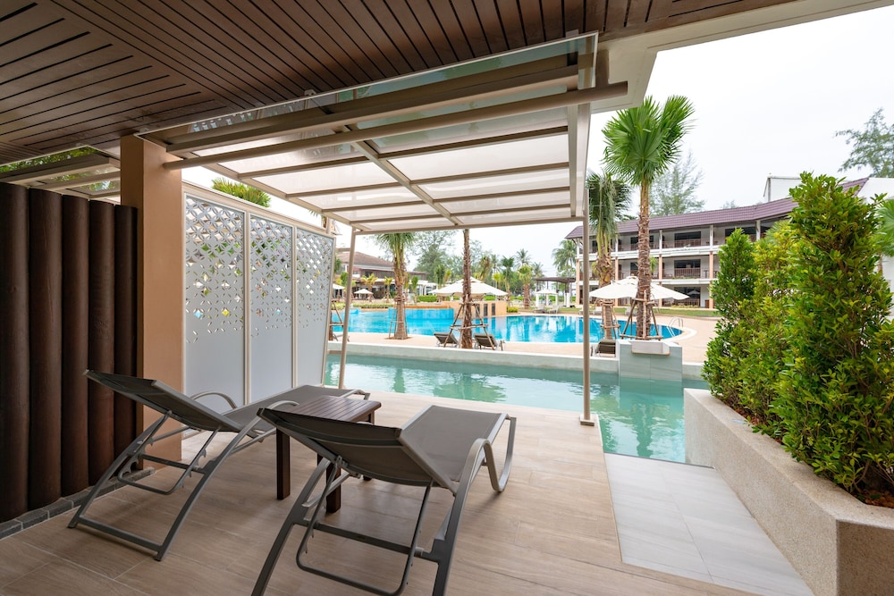 Pool Access Room (Bhuri Wing) del hotel Katathani Phuket Beach Resort. Foto 1