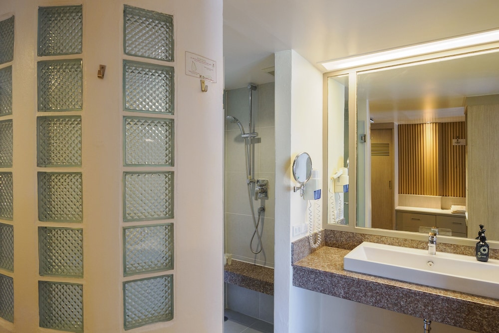 Habitación Deluxe (Bhuri Wing) del hotel Katathani Phuket Beach Resort. Foto 6