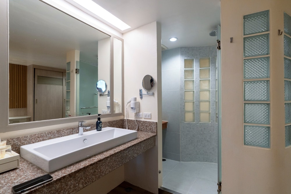 Habitación Deluxe, vistas al jardín del hotel Katathani Phuket Beach Resort. Foto 4