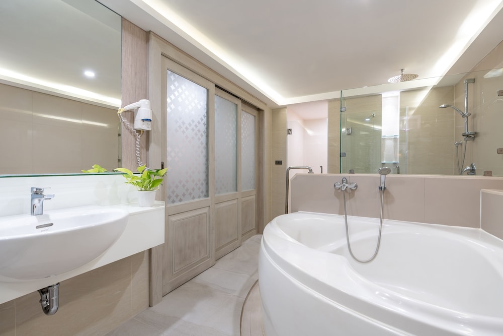 Grand Suite (Thani Wing) del hotel Katathani Phuket Beach Resort. Foto 8