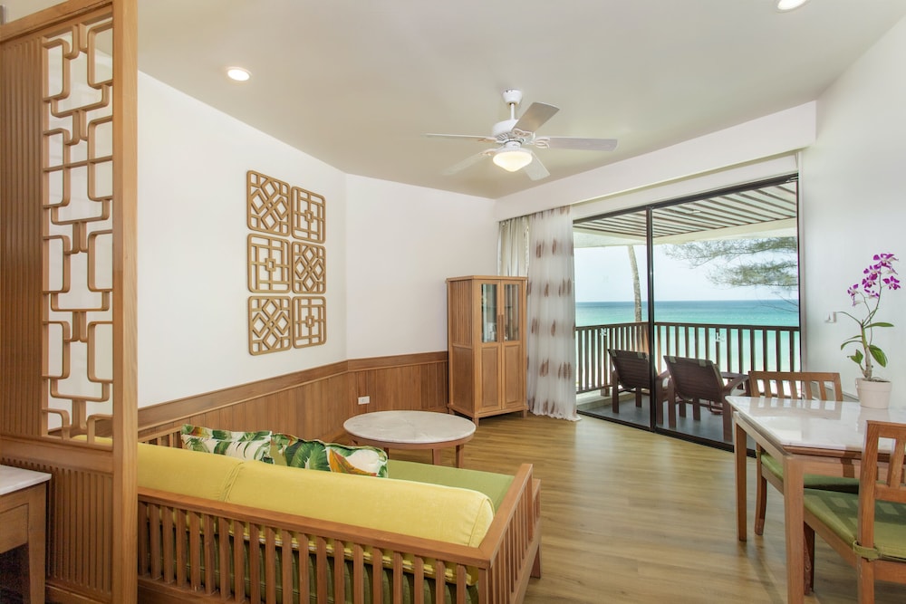 Junior Suite Oceanfront (Thani Wing) del hotel Katathani Phuket Beach Resort. Foto 2