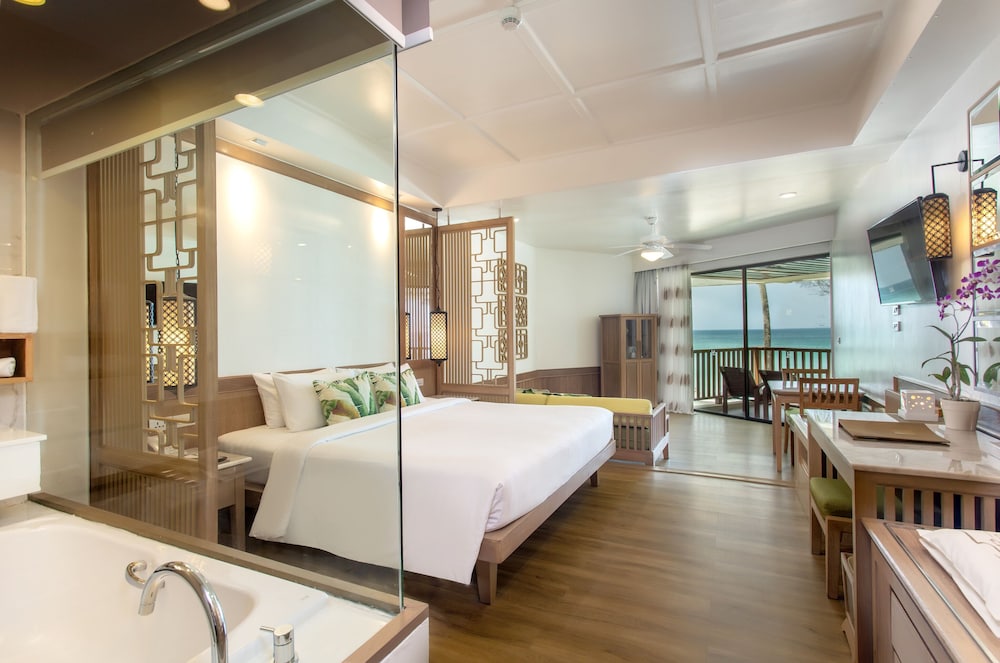 Junior Suite Oceanfront (Thani Wing) del hotel Katathani Phuket Beach Resort. Foto 11