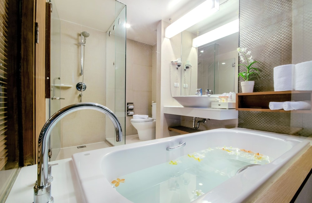 Junior Suite Oceanfront (Thani Wing) del hotel Katathani Phuket Beach Resort. Foto 12