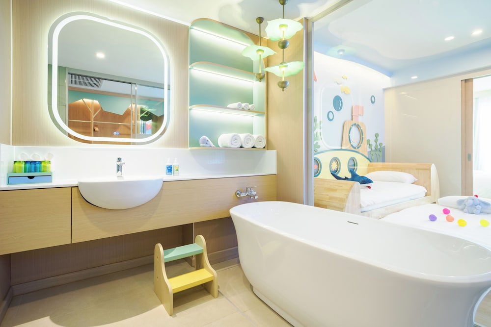 Family Room (Vhari Wing) del hotel Katathani Phuket Beach Resort. Foto 6
