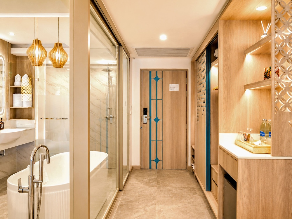 Junior Suite Oceanfront (Thani Wing) del hotel Katathani Phuket Beach Resort. Foto 1