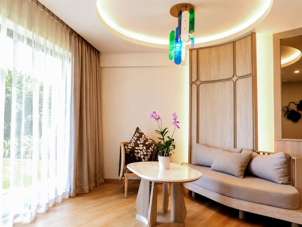 Junior Suite Oceanfront (Thani Wing) del hotel Katathani Phuket Beach Resort. Foto 5