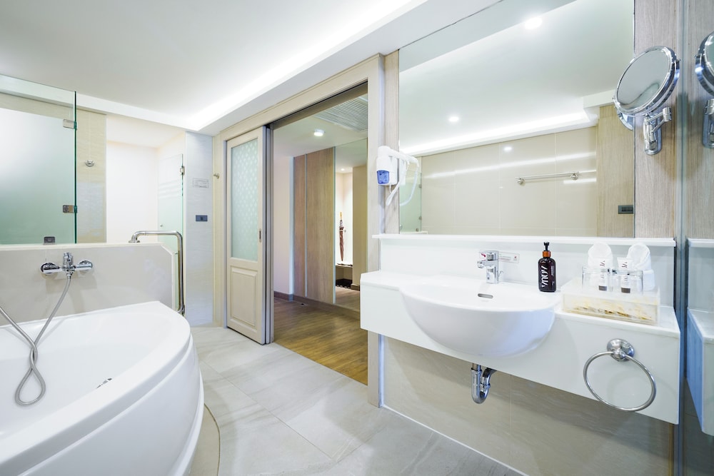 Grand Suite (Thani Wing) del hotel Katathani Phuket Beach Resort. Foto 7