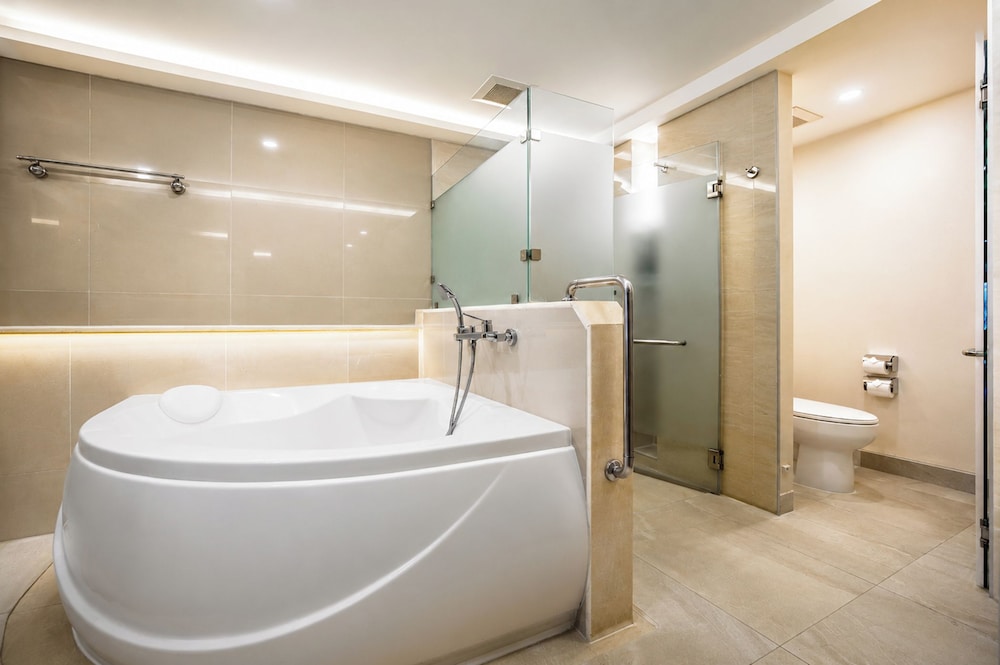 Grand Suite (Thani Wing) del hotel Katathani Phuket Beach Resort. Foto 8