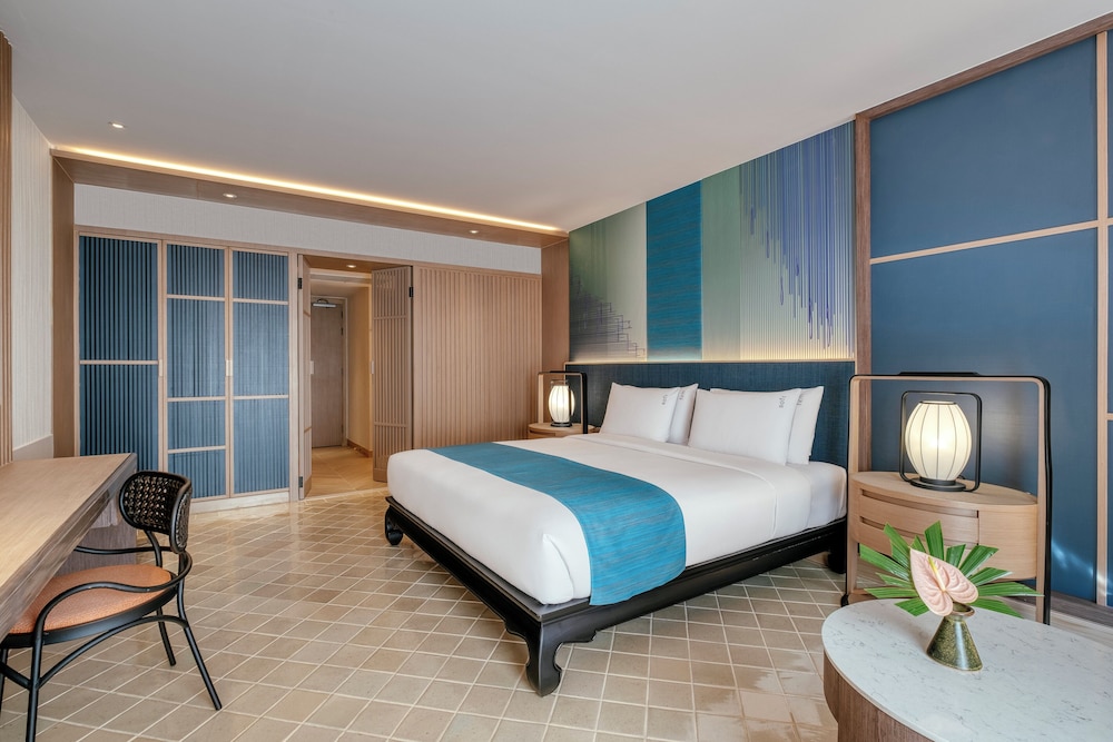 Habitación Premium, 1 cama de matrimonio grande, vistas a la piscina, planta baja del hotel Holiday Inn Resort Phuket, An Ihg. Foto 8