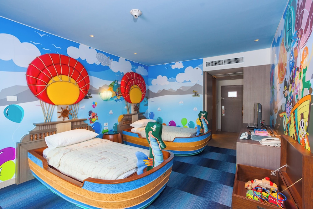Suite familiar, varias camas del hotel Holiday Inn Resort Phuket, An Ihg. Foto 3