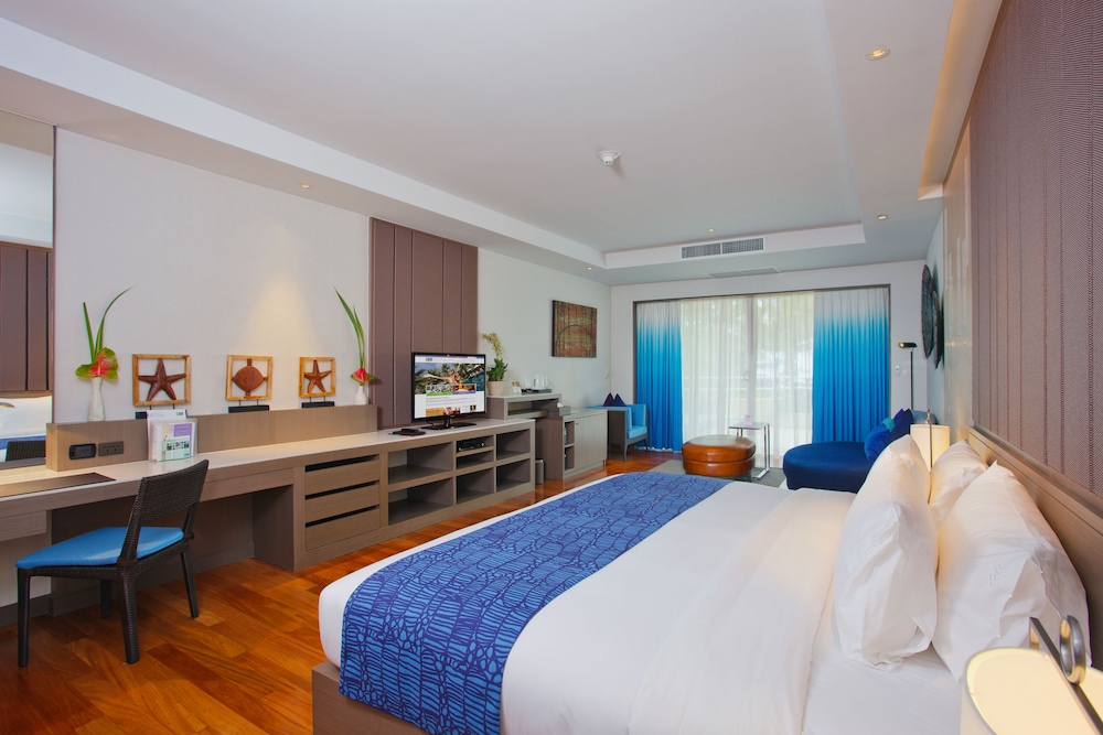 Suite, 1 cama de matrimonio grande, vistas a la piscina (Furnished Balcony) del hotel Holiday Inn Resort Phuket, An Ihg. Foto 2