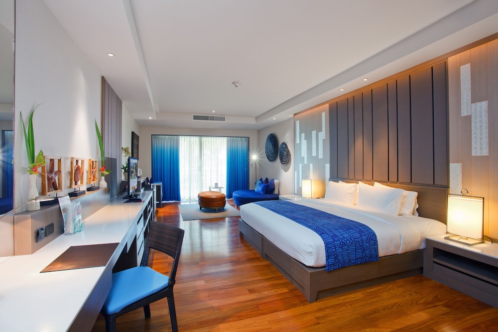 Suite, 1 cama de matrimonio grande, vistas a la piscina (Furnished Balcony) del hotel Holiday Inn Resort Phuket, An Ihg. Foto 5