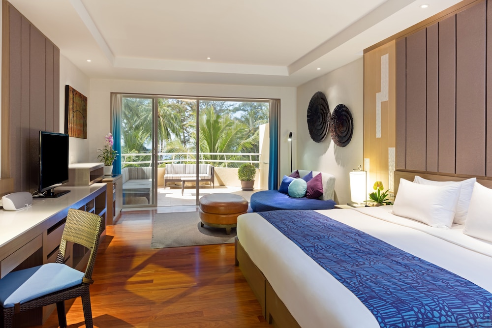 Suite, 1 cama de matrimonio grande, vistas a la piscina (Furnished Balcony) del hotel Holiday Inn Resort Phuket, An Ihg. Foto 8