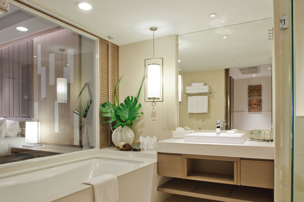 Suite, 1 cama de matrimonio grande, vistas a la piscina (Furnished Balcony) del hotel Holiday Inn Resort Phuket, An Ihg. Foto 10