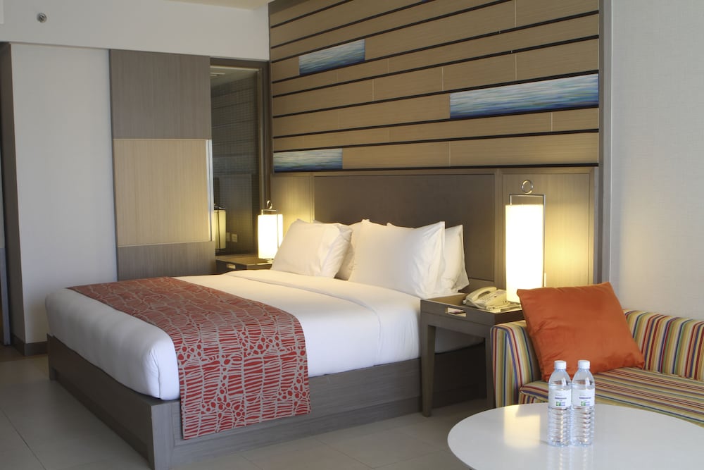 Habitación estándar, 1 cama de matrimonio grande del hotel Holiday Inn Resort Phuket, An Ihg. Foto 3
