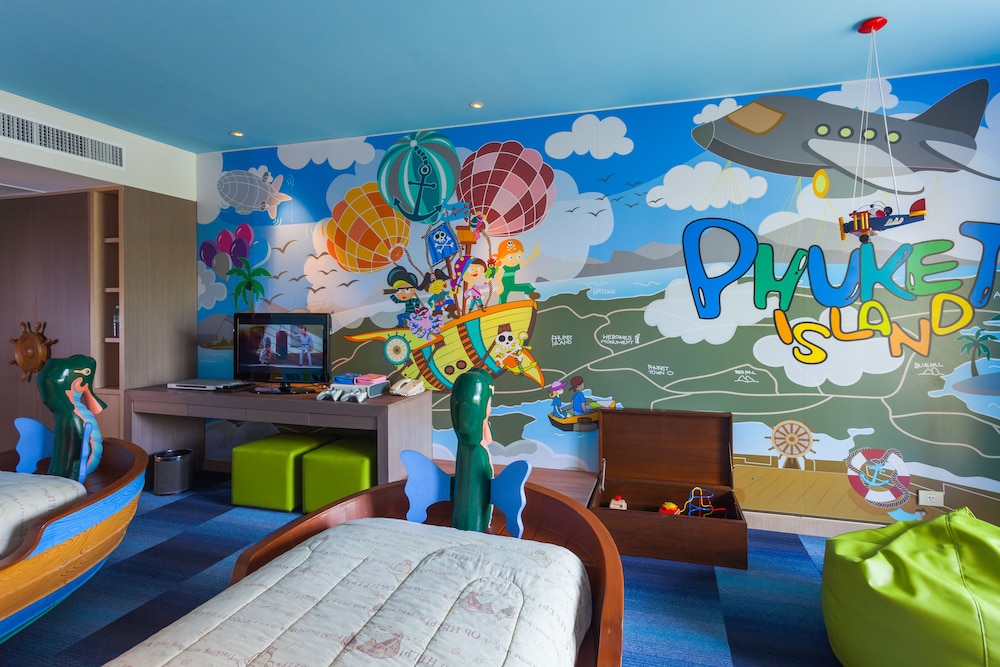 Suite familiar, varias camas del hotel Holiday Inn Resort Phuket, An Ihg. Foto 1