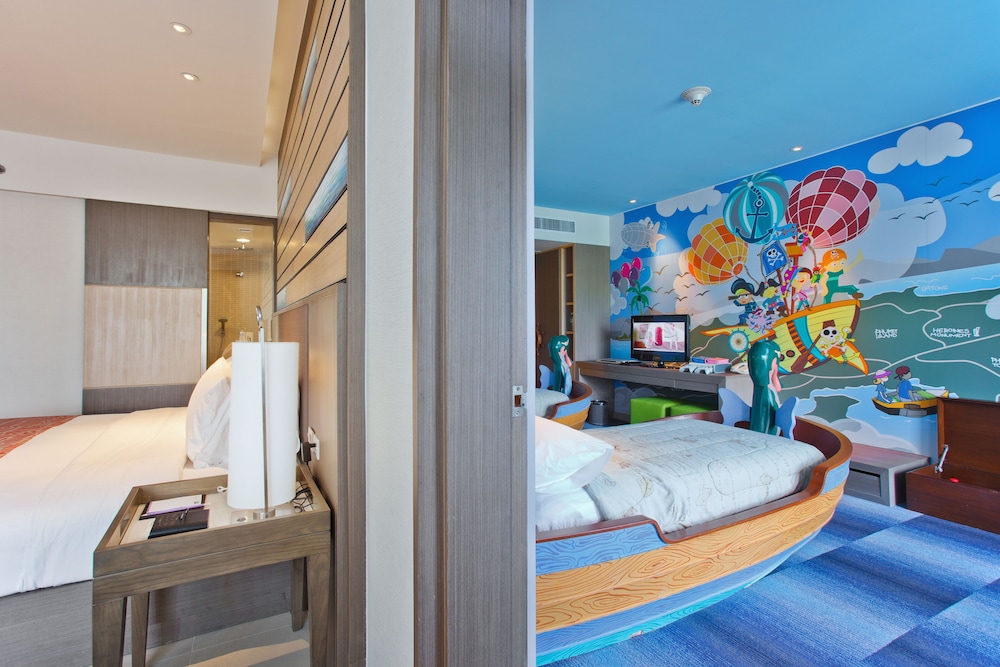 Suite familiar, varias camas del hotel Holiday Inn Resort Phuket, An Ihg. Foto 5