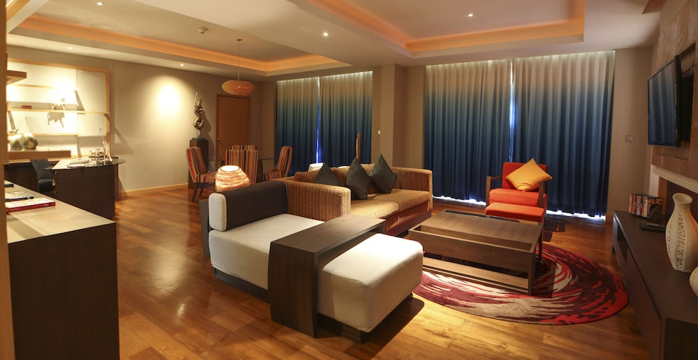 Suite, 1 cama de matrimonio grande, balcón, vistas al mar del hotel Holiday Inn Resort Phuket, An Ihg. Foto 1