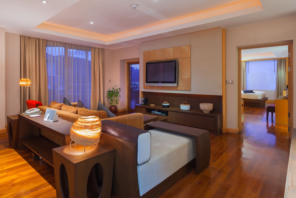 Suite, 1 cama de matrimonio grande, balcón, vistas al mar del hotel Holiday Inn Resort Phuket, An Ihg. Foto 3