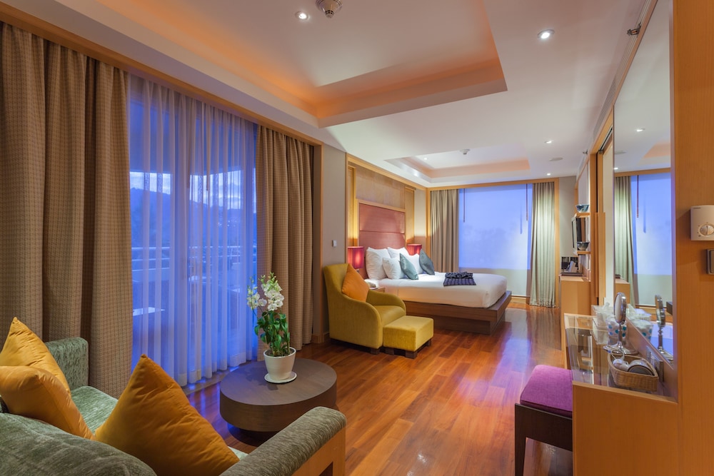 Suite, 1 cama de matrimonio grande, balcón, vistas al mar del hotel Holiday Inn Resort Phuket, An Ihg. Foto 4