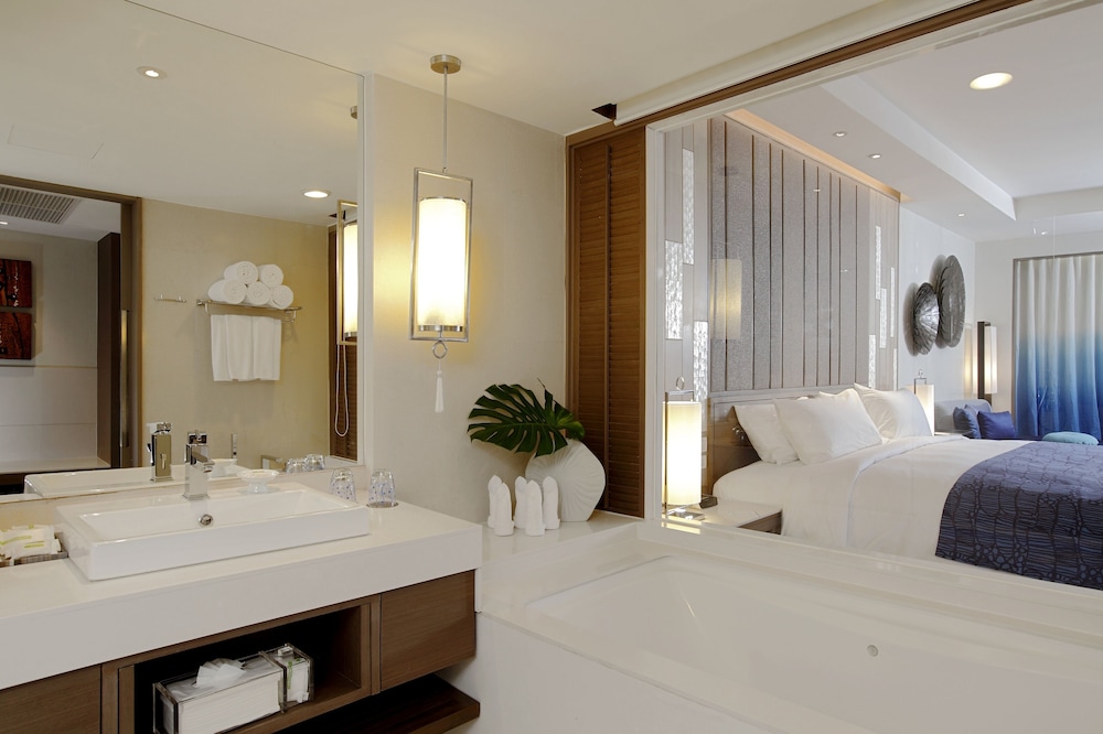 Suite, 2 camas individuales, vistas a la piscina (Furnished Balcony) del hotel Holiday Inn Resort Phuket, An Ihg. Foto 6