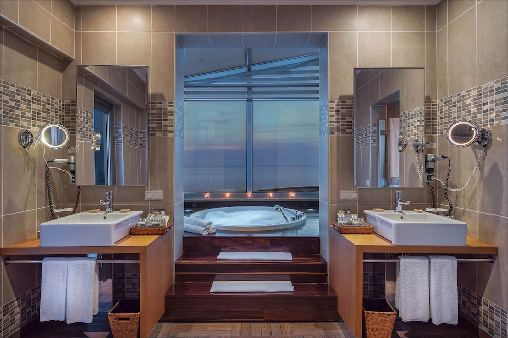 Suite, 1 cama de matrimonio grande del hotel Rixos Sungate - The Land Of Legend Access. Foto 1