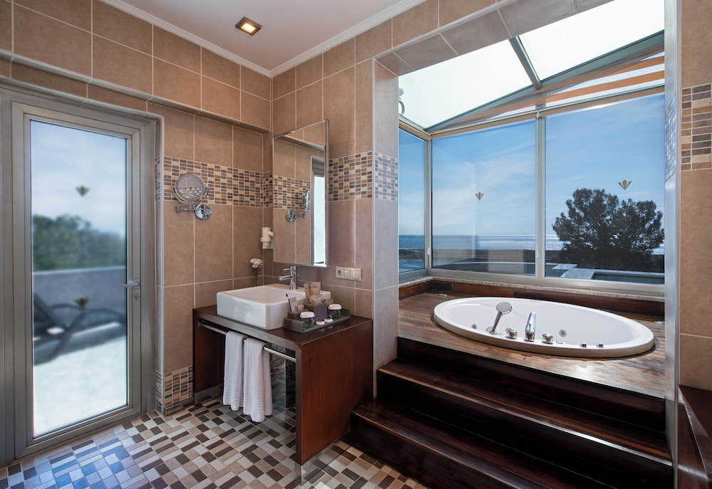 Suite, 1 cama de matrimonio grande del hotel Rixos Sungate - The Land Of Legend Access. Foto 3