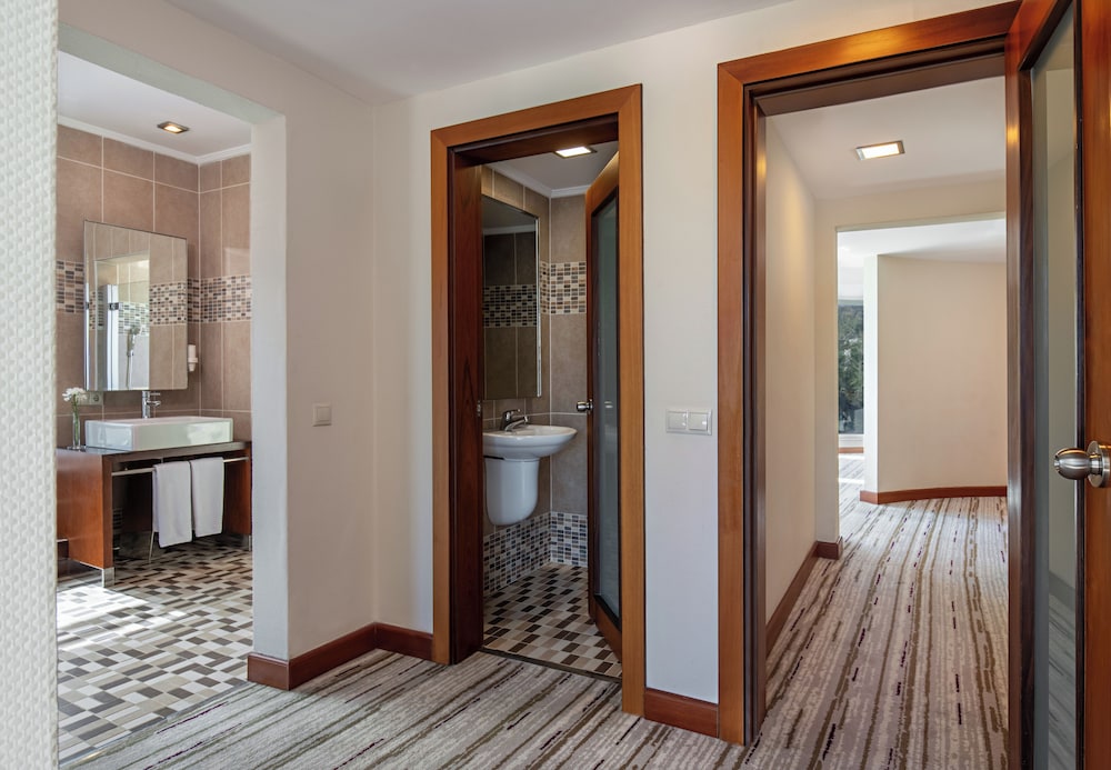 Suite, 1 cama de matrimonio grande del hotel Rixos Sungate - The Land Of Legend Access. Foto 4