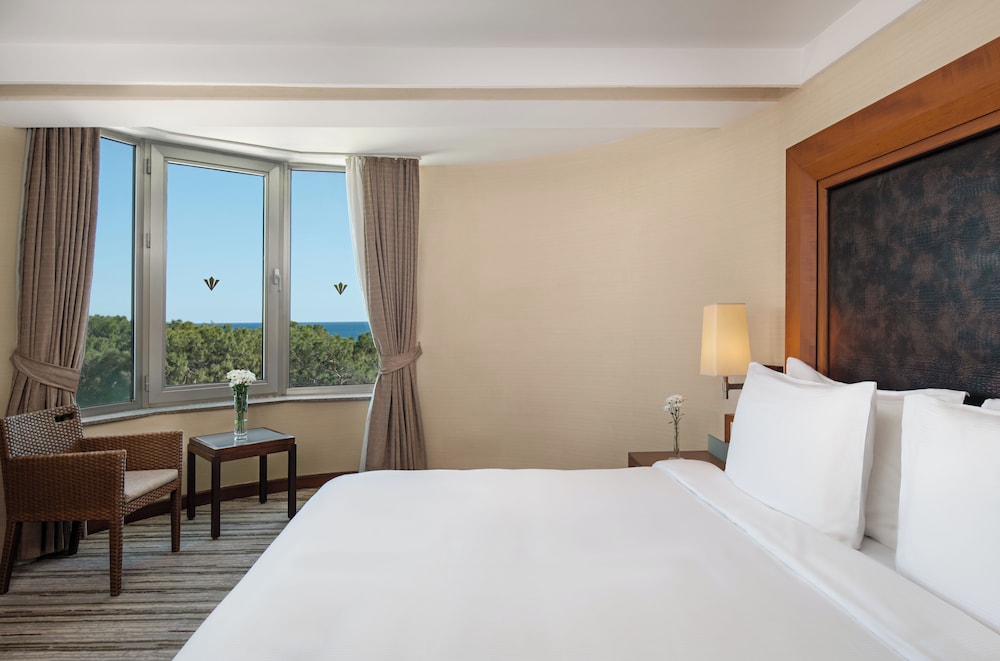 Suite Grand, 1 cama de matrimonio grande con sofá cama del hotel Rixos Sungate - The Land Of Legend Access