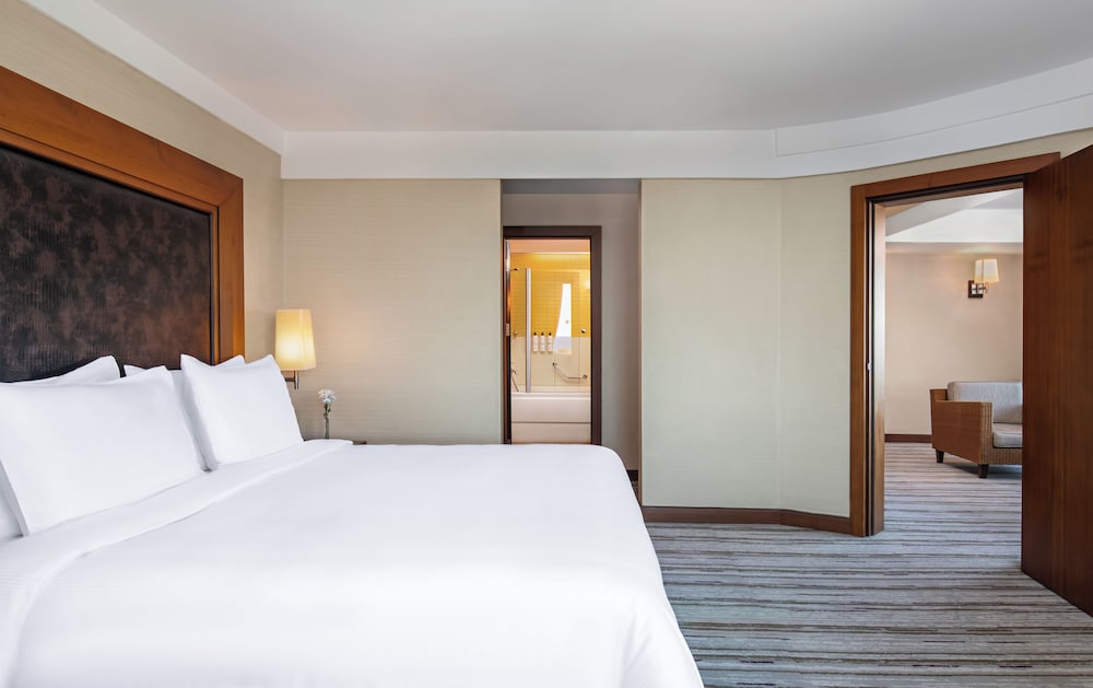Suite Grand, 1 cama de matrimonio grande con sofá cama del hotel Rixos Sungate - The Land Of Legend Access. Foto 1