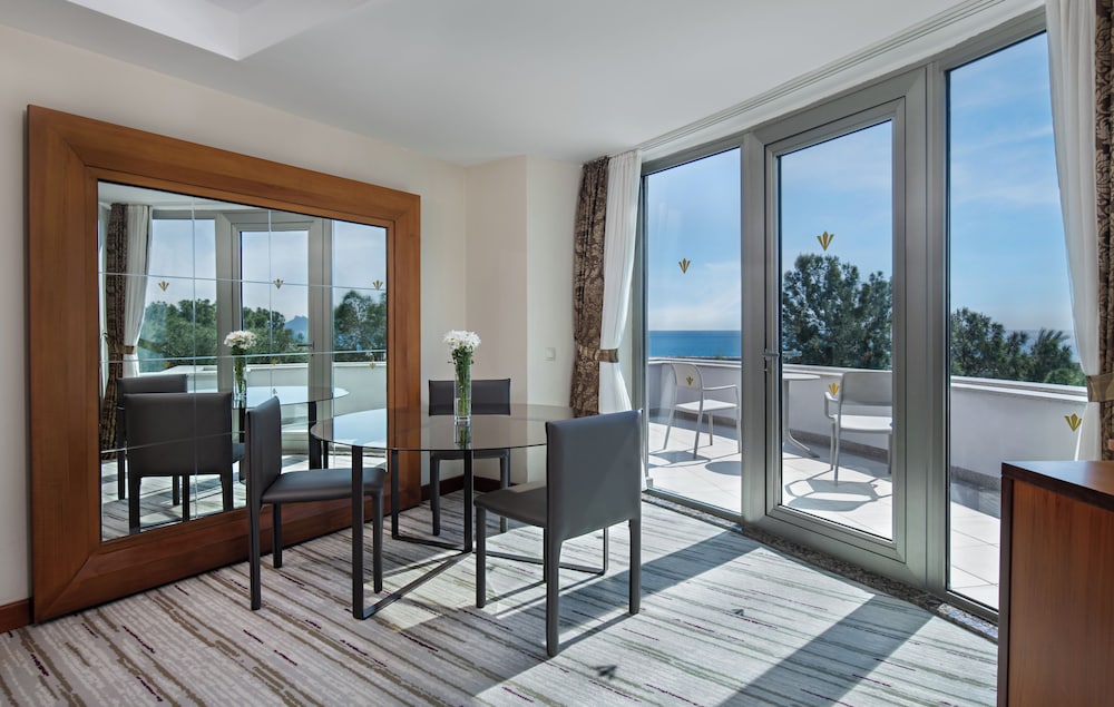 Suite, 1 cama de matrimonio grande del hotel Rixos Sungate - The Land Of Legend Access. Foto 5