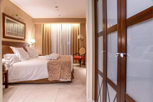 Suite Junior Superior con vistas del hotel Gran Guadalpin Banus. Foto 3