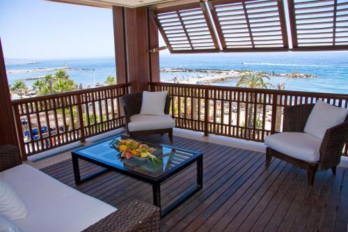 Suite Banús con vistas al mar del hotel Gran Guadalpin Banus. Foto 1
