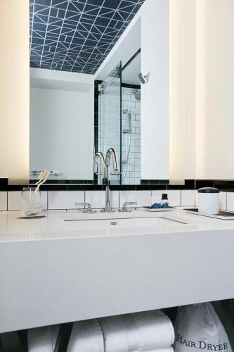 Alojamiento Gallery con 2 camas grandes - Adaptado para personas con discapacidad del hotel The Renwick