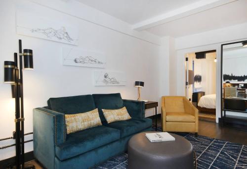 Suite Gallery con cama extragrande del hotel The Renwick. Foto 4