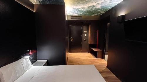 Habitación Doble Deluxe - 1 o 2 camas del hotel Yomo Hostal BCN Port. Foto 1