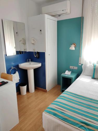 Habitación Individual Estándar con baño compartido del hotel Yomo Hostal BCN Port. Foto 2