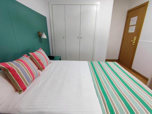 Habitación Doble con baño compartido - 1 o 2 camas del hotel Yomo Hostal BCN Port. Foto 3