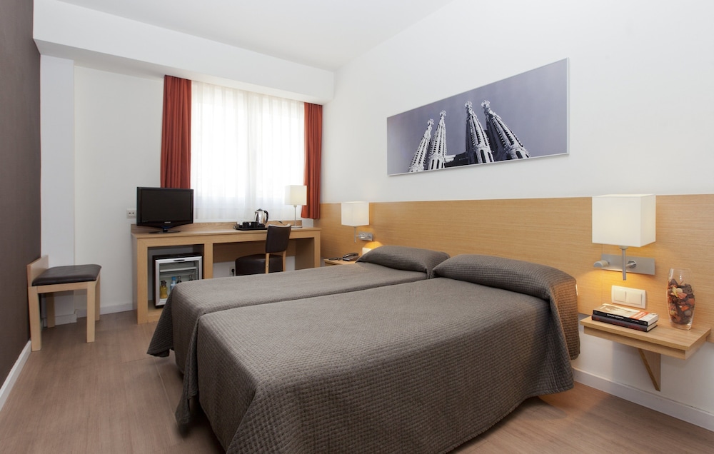 Habitación 2 Dobles comunicadas del hotel Sagrada Familia. Foto 4