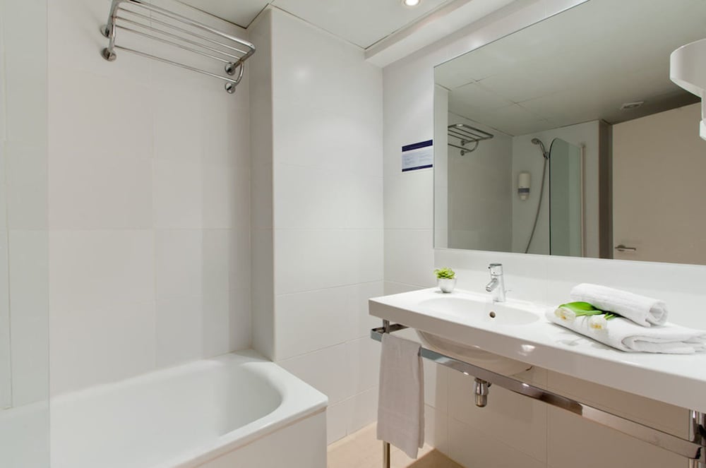 Habitación 2 Dobles comunicadas del hotel Sagrada Familia. Foto 5