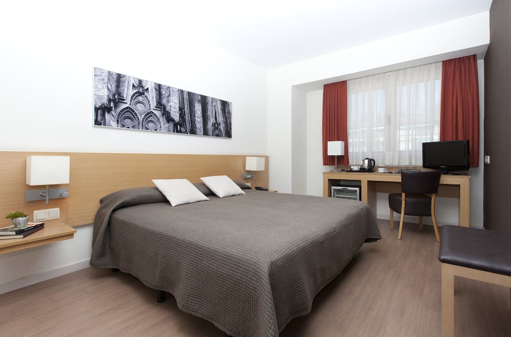 Doble cama matrimonial o 2 camas individuales del hotel Sagrada Familia. Foto 2