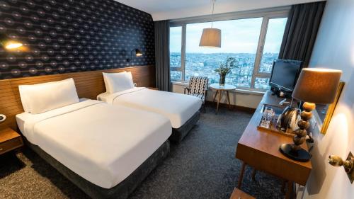 Habitación Superior con vistas a la ciudad del hotel The Marmara Pera. Foto 3