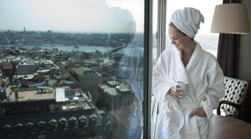 Suite con vistas al Bósforo del hotel The Marmara Pera. Foto 11