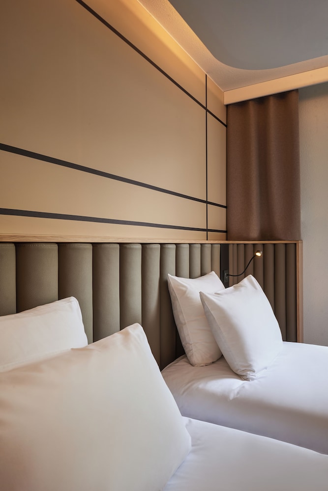 Habitación Clásica - 2 camas individuales del hotel Mercure Paris Nanterre. Foto 1