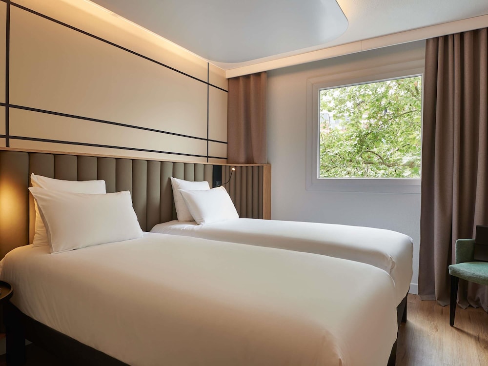 Habitación Clásica - 2 camas individuales del hotel Mercure Paris Nanterre. Foto 5