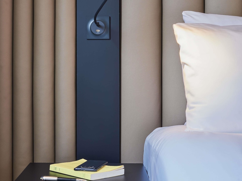 Habitación Familiar Clásica con Puerta de Comunicación del hotel Mercure Paris Nanterre. Foto 1