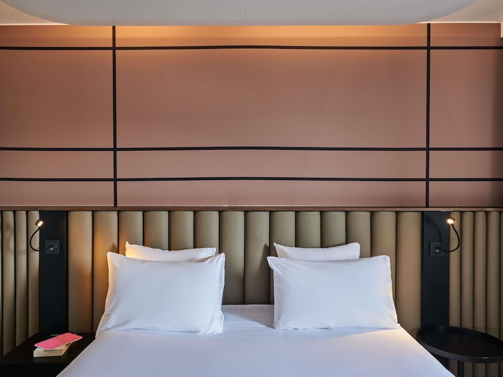 Habitación Familiar Superior con Puerta de Comunicación del hotel Mercure Paris Nanterre. Foto 1