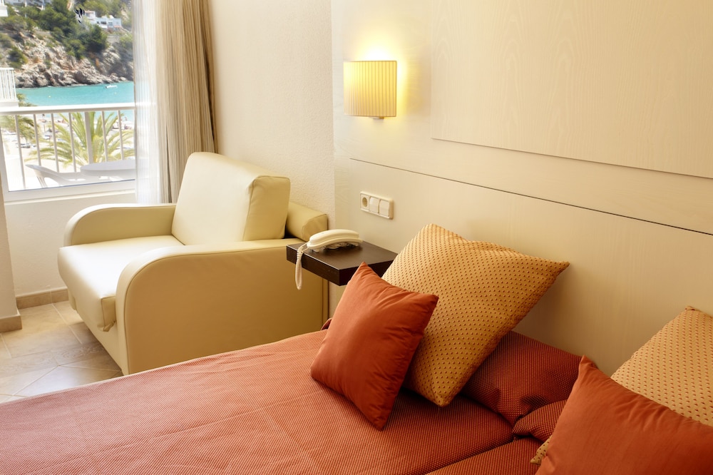 Habitación doble, balcón, vistas parciales al mar del hotel Grupotel Imperio Playa