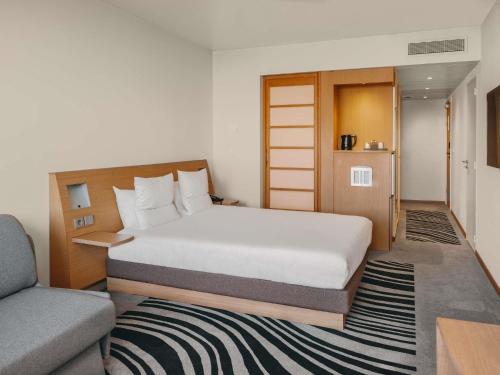 Habitación Doble Superior con sofá cama del hotel Novotel Paris Centre Tour Eiffel